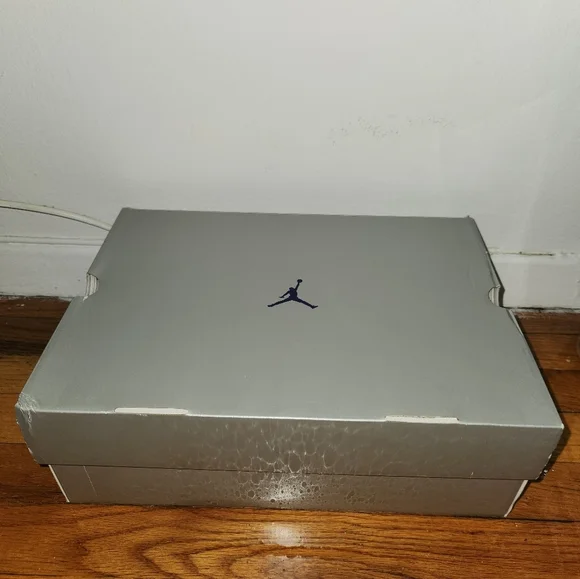 Air Jordan Retro 13 Black/Court Purple/White - Picture 9 of 11